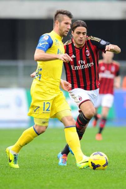 Sono 13 partite di fila che il Milan vince contro il Chievo in campionato. Nella foto Cesar e Alessandro Matri. 
